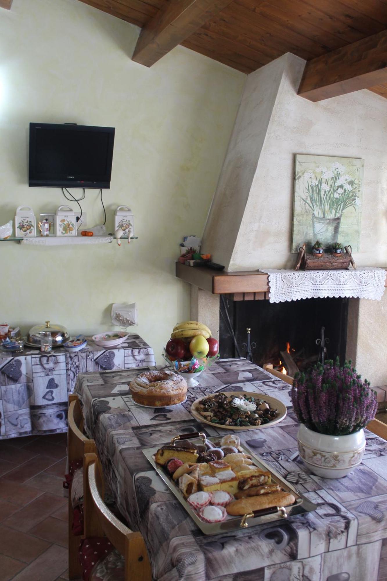 Medieval Village Of Pacentro Экстерьер фото